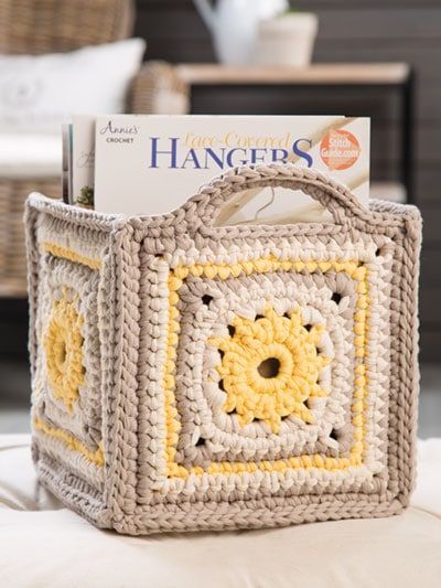 Granny Square Haken, Crochet Organizer, Crochet Phone Cases, Crochet Box, Crochet Storage, Confection Au Crochet, Basket Pattern, Magazine Holder, Crochet Basket Pattern