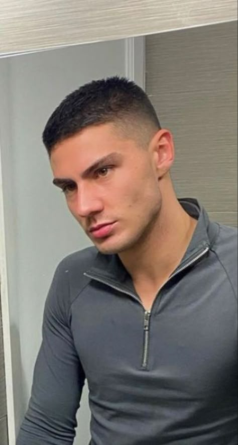 Short Hair Styles Men Undercut, Men’s Shaved Haircuts, Hearcut Boys, Hairstyle For Men With Straight Hair, Buzzed Haircut For Men, Crewcut Haircut Men, Very Short Hairstyles For Men, Man Haircut Short, Cortes De Cabello Corto Hombre