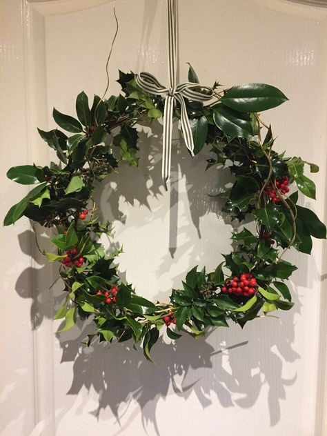 Christmas Holly Wreath, Holly Christmas Wreath, Vine Wreath Christmas, Holly And Ivy Wreath, Ivy Door Wreath, Ivy Christmas Wreath, Holly Decorations, Holly Wreath, Homemade Christmas