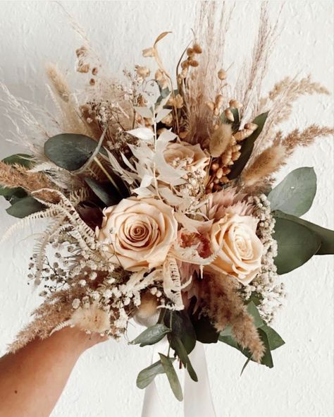 Neutral Colored Bouquets, Boho Brownie Wedding Flowers, Rustic Boho Wedding Flowers Bouquets, Wedding Bouquet Boho Chic, Brown Wedding Flowers Bouquets, Fall Greenery Bouquet, Down Does For Long Hair, Wedding Bouquets Rustic Boho, Dried Floral Wedding Boquet