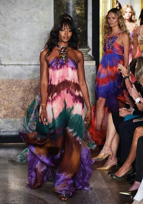 Emilio pucci Mode Batik, Haute Couture Style, Pucci Dress, Estilo Hippy, Christy Turlington, Milano Fashion Week, Naomi Campbell, 2015 Fashion, Spring Summer 2015