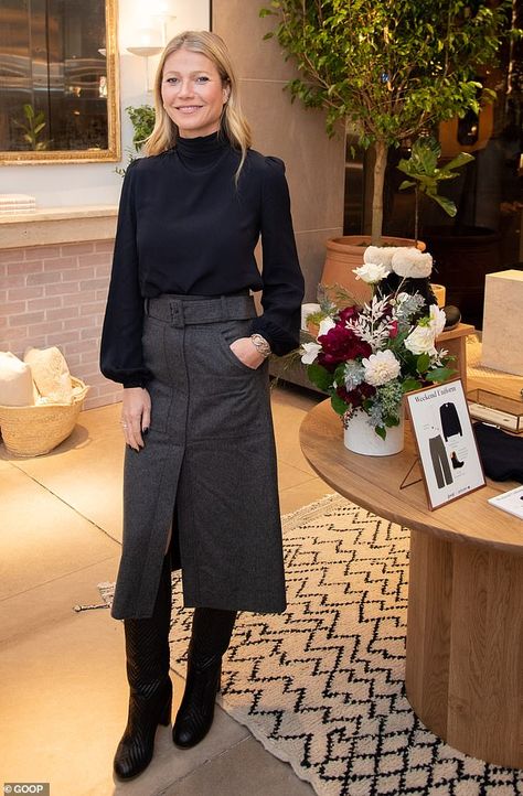 Beautiful blonde: Gwyneth Paltrow hosted a cocktail event to celebrate the launch of her goop MRKT Chicago pop-up on Thursday Gwyneth Paltrow Winter Style, Goop Outfits, Stealth Wealth Style, Gwyneth Paltrow Style, Court Outfit, Stealth Wealth, Mode Casual, Street Style Winter, Gwyneth Paltrow