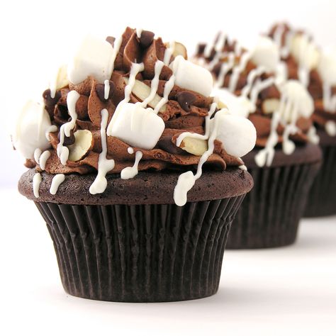 Rocky Road Cupcakes, Best Cupcake, Fun Cupcake Recipes, Eat Cupcakes, Cake Decorator, Filled Cupcakes, Gourmet Cupcakes, Creative Cupcakes, Cupcake Flavors