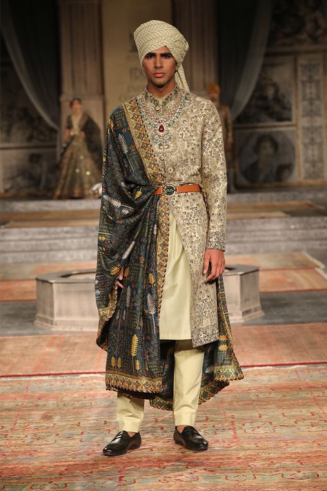 India Couture Week 2022 Traditional Indian Mens Clothing, Tribe Women, Traditional Dressing, Bollywood Theme, India Clothes, Couple Wedding Dress, Kurta Men, India Fashion Week, Bollywood Outfits