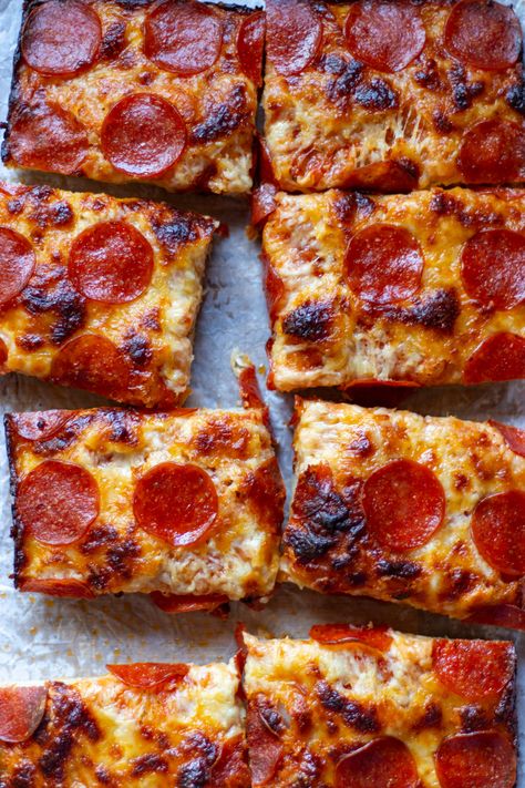 Detroit Style Pizza (with Sourdough Crust!) - letsmakesourdough.com Detroit Pizza Dough Crust Recipe, Detroit Style Pizza Dough, Detroit Pizza Recipe, Sourdough Crust, Detroit Style Pizza, Detroit Pizza, Sourdough Breads, Pizza Life, Sourdough Pizza Crust