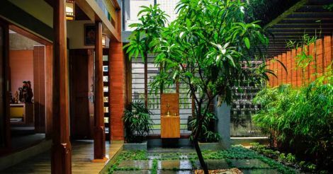 green-home-trivandrum-nadumuttam Backyard Decor Ideas, Kerala Traditional House, Kerala Architecture, Indoor Courtyard, Eco House Design, Kerala House, Courtyard Gardens Design, Indian Home Design, Courtyard Design