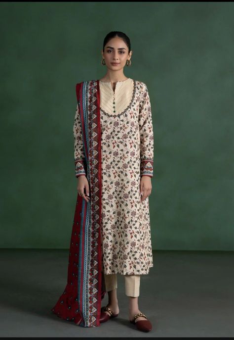 Printed Kameez Designs, Long Shirts For Women Pakistani, Butterfly Suit, Simple Shirt Design, Lawn Dress Design, Lawn Designs, Simple Dress Casual, Stylish Kurtis Design, Dress Designing