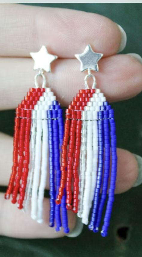 Stitch Beads, Blue And White Earrings, Anting Manik, Native American Dress, Flag Earrings, Patriotic Earrings, Seed Bead Jewelry Patterns, Diy Seed Bead Earrings, Beaded Jewelry Earrings