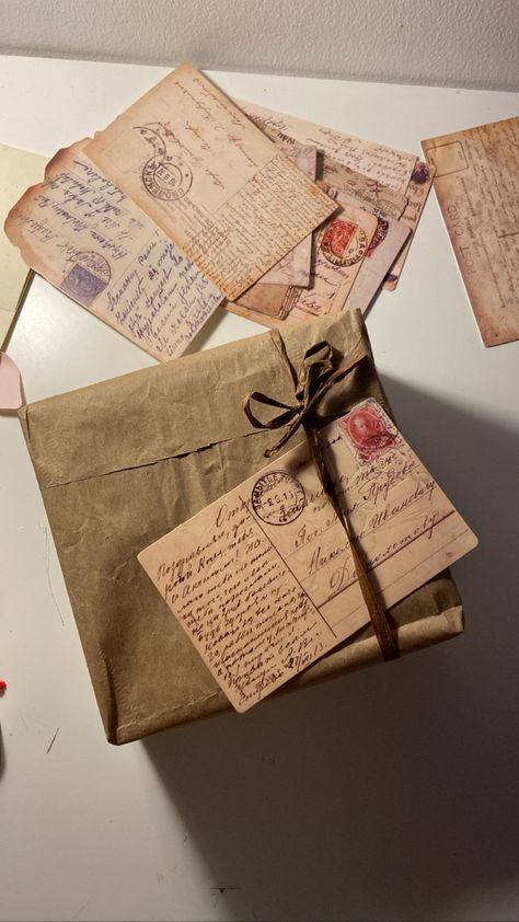 Letter Writing Ideas Creative, Love Letter Wallpaper, Victorian Letters, Old Love Letters, Vintage Gift Wrapping, Letter To Best Friend, Diy Valentine Gifts For Boyfriend, Victorian Vibes, Paper Letters