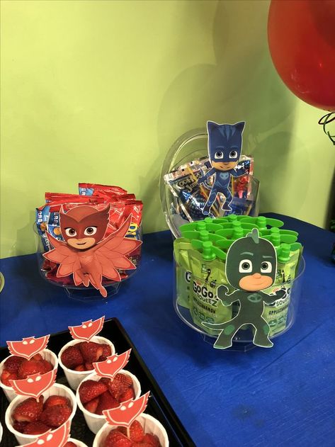 Pj Mask Center Pieces, Oh Mask Birthday, Oh Masks Birthday, Pjmask Birthday Party Ideas, Pjmasks Birthday Party Ideas Boy, Pj Mask Cake Ideas, Cat Boy Pj Masks, Pj Mask Birthday Cake, Pj Masks Birthday Party Ideas