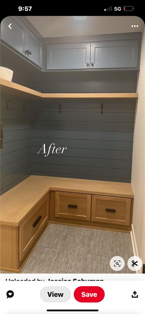 L Shaped Mudroom Ideas, Corner Mudroom Ideas, Mudroom Dog Room, Garage Playroom, Wall Cubbies, Mudroom Remodel, Mudroom Closet, Corner Closet, Mudroom Organization