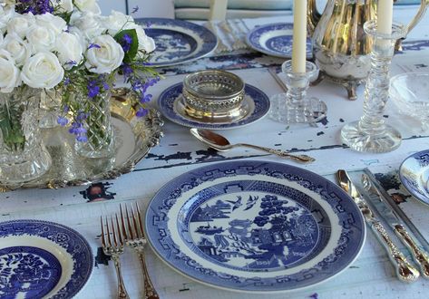 Chinoiserie Dinnerware, Antique Blue Willow, White Salad, Mismatched Plates, Blue Willow China, English Pottery, Willow Pattern, Hamptons Style, Blue Willow