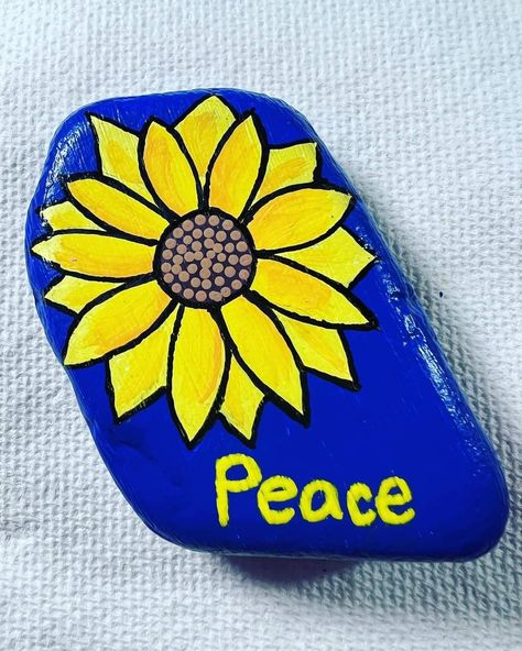 Rock Animals, Painted Rock Animals, Rock Garden Design, Stone Art Painting, Painted Rocks Craft, Kindness Rocks, Sunflower Painting, Pet Rocks, Rock Painting Designs