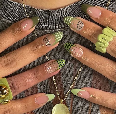 Nails Spring Green, Green Cute Aesthetic, Disco Nails, Dot Nails, Hippie Nails, Vintage Nails, Green Cute, Dots Nails, Nails Spring