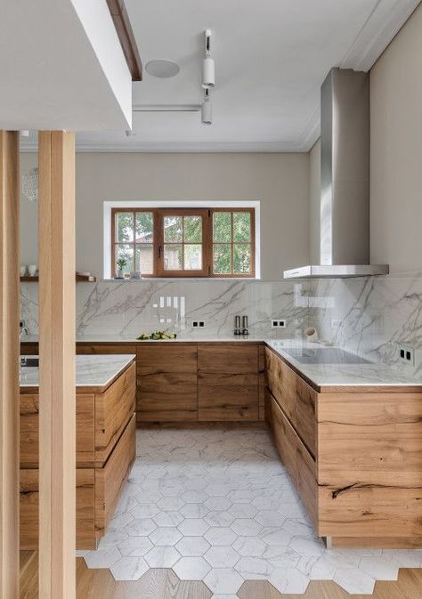 To create a continuous look, this contemporary kitchen uses a polished marble slab for the backsplash and countertops and honed marble hexagon tiles for floor-coating. #backsplashideas #backsplashtiles #homedecor #tryasample #tile #kitchenideas Kitchen Hexagon Tile Floor, Hexagon Kitchen Floor, Hexagon Tile Kitchen Floor, Hexagon Tile Kitchen, Hexagon Floor Tiles, Flat Front Cabinets, Marble Floor Kitchen, Hexagon Floor, Functional Kitchen Design