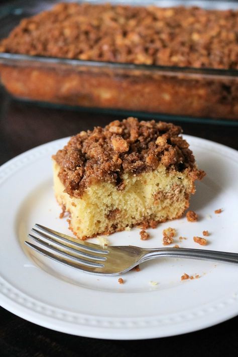 This delicious graham cracker coffee cake recipe starts with a simple yellow cake mix and features a delicious cinnamon sugar and graham cracker streusel that is layered both in the cake and on top. #coffeecake #breakfastrecipe #cakerecipe #streusel Graham Cracker Streusel, Simple Yellow Cake, Graham Cracker Cake, Cinnamon Streusel Coffee Cake, Coffee Cake Recipes Easy, Crumb Cake Recipe, Streusel Coffee Cake, Coconut Muffins, Cinnamon Streusel