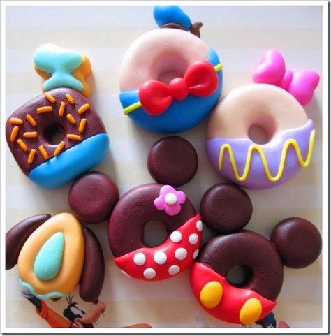 Γενέθλια Mickey Mouse, Square Donuts, Minnie Mouse Party Favor, Donut Decorations, Mickey Mouse Clubhouse Birthday, Cute Donuts, Cute Baking, Homemade Donuts, Mickey And Minnie Mouse