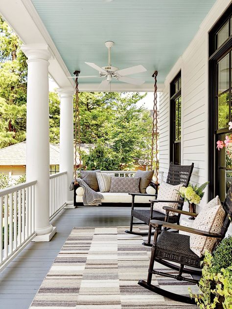 These 19 Peaceful Porch Swings Will Inspire You to Sit a Spell Porch Seating, Front Porch Seating, Modern Farmhouse Porch, Front Porch Bench, Veranda Design, Front Porch Furniture, Porch Bench, Front Porch Design, Farmhouse Front Porches