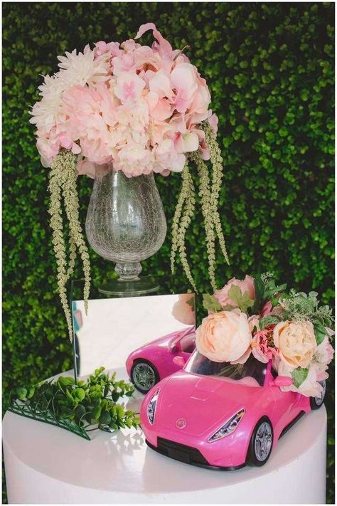 Barbie Theme Flower Arrangement, Barbie Car Flower Arrangement, Barbie Car Centerpiece, Barbie Flower Arrangement, Barbie Doll Box, Barbie Birthday Party Ideas, Life Size Barbie, Christmas Cookie Party, Birthday Barbie