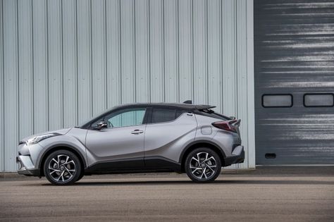 Toyota C Hr Interior, Toyota Chr, Toyota Suv, Honda Hrv, Toyota C Hr, Car Goals, Peugeot 3008, Mini Countryman, Nissan Juke