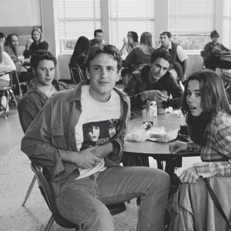 Freaks and Geeks Jason Segel, Series Quotes, Freaks And Geeks, Movies And Series, How I Met Your Mother, Six Feet Under, Film Tv, Dylan O'brien, Film Serie