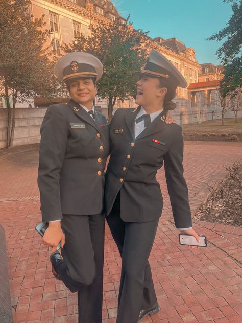 Us Navy Uniform Women, Njrotc Aesthetic, Naval Academy Aesthetic, Merchant Navy Uniform, Navy Basic Training, Female Navy Officer, Go Navy Beat Army, Navy Aesthetic, Coast Guard Academy