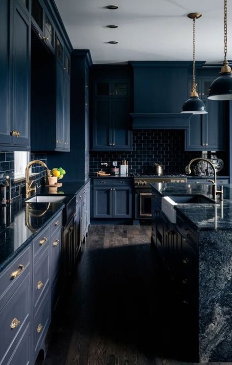 Neo Traditional Interior Design, Dark Blue Kitchen, Blue Countertops, Dark Kitchens, Black Marble Countertops, Dark Blue Kitchens, Matt Kitchen, Kitchen Colour Combination, Moody Kitchen