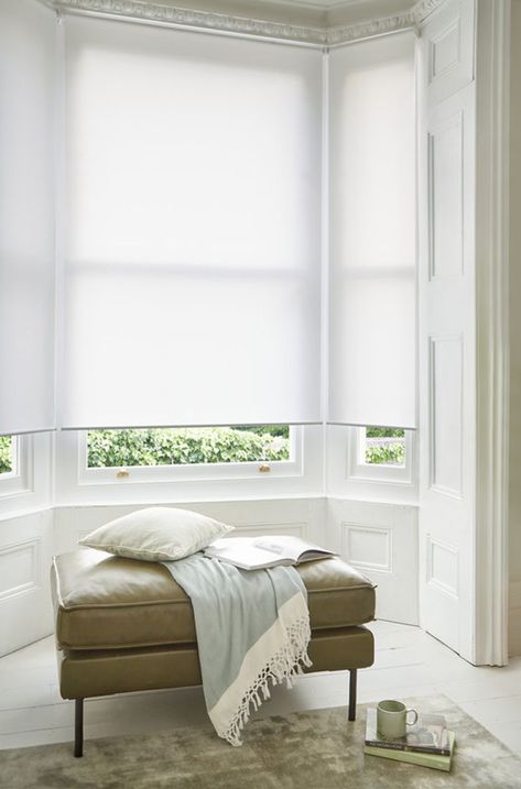 Roller Blinds Bay Window, Bay Window Blind Ideas, Bay Window Blinds Living Room, Venetian Blinds Living Room, Blinds For Bay Windows, Blinds Bay Window, Curtains And Blinds Together, Roller Blinds Bedroom, Bay Window Bedroom