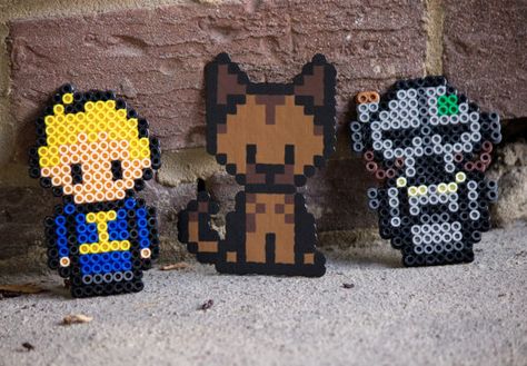 fallout 4 perler Fallout Perler, Power Armor Fallout, Fallout Character, Stitch Games, Character Keychain, Fallout Cosplay, Grid Patterns, Perler Creations, Nerd Crafts