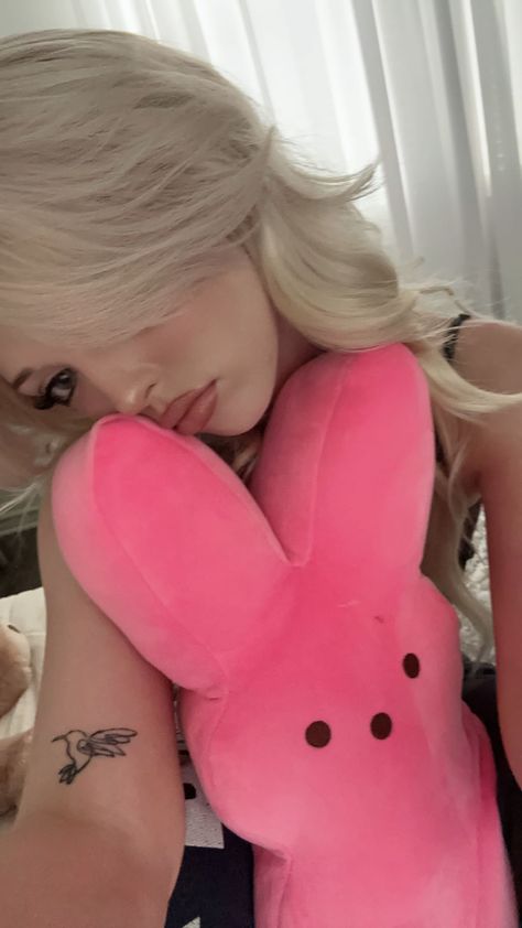 Loren Gray Instagram, Girl Aesthetic Pfp, Gray Instagram, Beauty People, Loren Gray, Aesthetic Pfp, Grey Tattoo, Anime Dancer, Tattoo Placement