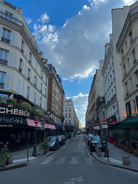 Paris Street Aesthetic, Paris Downtown, Paris Sunset, Aesthetic Downtown, Paris Rooftops, Street Aesthetic, Paris Aesthetic, People Dancing, Paris Street