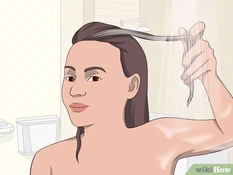 3 Ways to Put Streaks in Your Hair at Home - wikiHow Hair In Layers, How To Cut Hair, Pixie Bobs, Cut Your Own Hair, Natural Hair Pictures, Cut Own Hair, Easy Short Haircuts, Blonde Streaks, How To Cut Your Own Hair