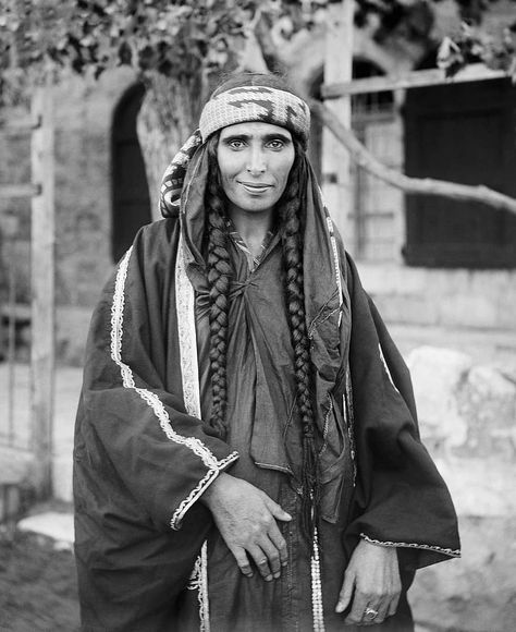 bedouin, woman, nomad, jerusalem, braids, black and white, arabic, syrian, historically, bedun | Pikist Bedouin Woman, Ethnic Features, Religious Aesthetic, We Are The World, Female Portraits, Vintage Portraits, People Of The World, World Cultures, Interesting Faces