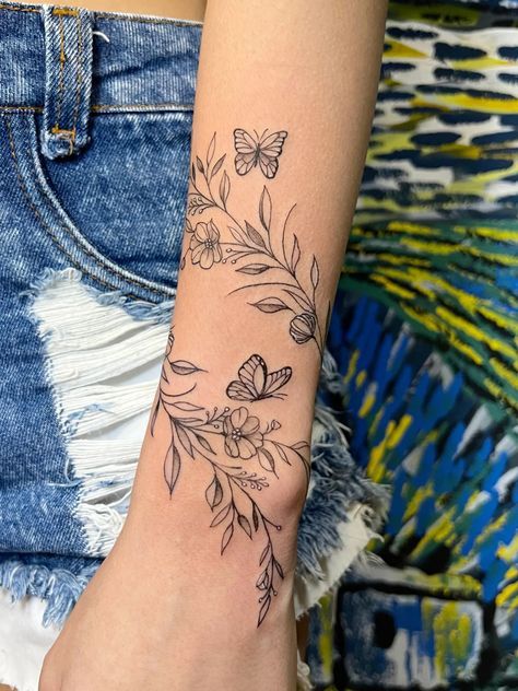 Around Arm Tattoo, Cowgirl Tattoos, Basic Tattoos, Tiny Wrist Tattoos, Mommy Tattoos, Petite Tattoos, Pretty Tattoos For Women, Wrist Tattoos For Women, Small Hand Tattoos