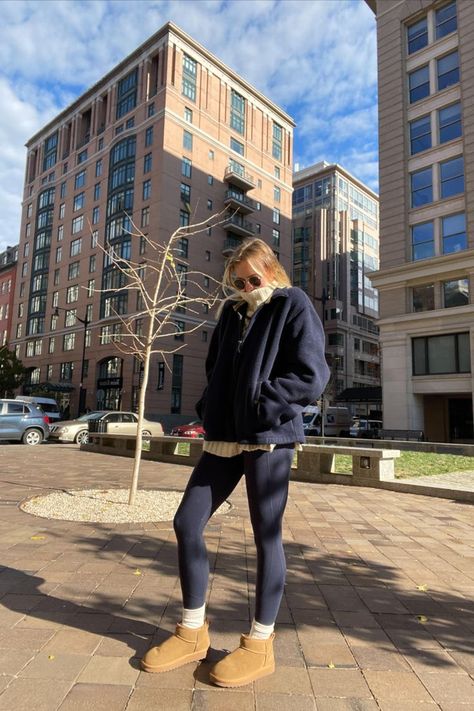 Simple cozy outfit for fall, winter, or a cold spring day. Outfit for running errands. #recreatelook #pinterestoutfit #fallfashion #fallfashiontrends #fallfashion2022 #fallvibes #30daysofoutfits #autumnoutfits #coltspringdayoutfit #springfashion #springtransitionaloutfit #falloutfitinspo #neutraloutfit #neutralfalloutfit #winterfashion #winteroutfitidea #causalwinteroutfit #winteroutfit Navy Blue Leggings Outfit, Cold Spring Day Outfit, Spring Day Outfit, Blue Leggings Outfit, Mini Ugg Boots, Neutral Fall Outfits, Outfit Navy, Outfit For Fall, Navy Blue Leggings