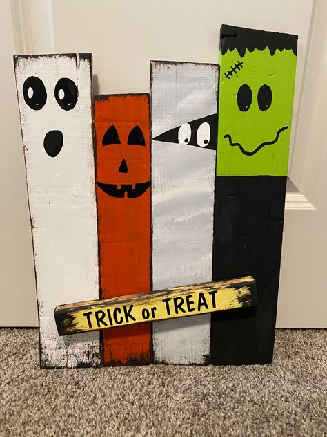 Diy Fall Signs, Picket Signs, Frankenstein Pumpkin, Mummy Crafts, Halloween Infantil, How To Make Signs, Halloween Front Porch, Handmade Signs, Pumpkin Ghost