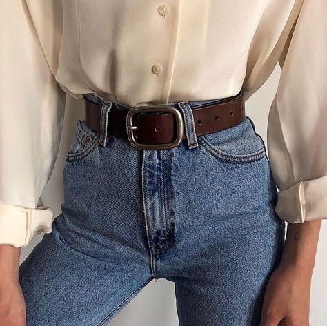 90s Belt, Zombie Prom Queen Costume, Minimalistic Outfits, Brown Jeans, Wide Leather Belt, Summer Dress Outfits, Women's Casual Style, Brown Belt, Wide Belt