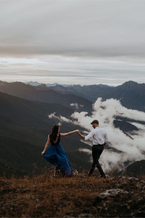 Jessica and Eric expressed their love for one another in front of the beautiful mountains of Hurricane Ridge in Washington | Check out my blog post for more inspirations and view more of this beautiful location just about 2 hours away from Seattle Prenup Photoshoot Ideas Mountain, Mountain Photoshoot Ideas, Seattle Hiking, Forever Aesthetic, Romantic Rain, Prenup Photos Ideas, Hiking Engagement, Mountain Photoshoot, Prenup Ideas