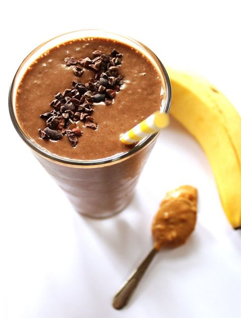 Chocolate Peanut Butter Banana Smoothie - Healthy, creamy, sweet & easy to make, only 6 ingredients! Great recipe right after a workout! Vegan/gluten free Peanut Butter Banana Smoothie Healthy, Constipation Smoothie, Chocolate Raspberry Smoothie, Banana Smoothie Healthy, Peanut Butter Banana Smoothie, Healthy Afternoon Snacks, Cacao Chocolate, Chocolate Milkshake, Pineapple Smoothie