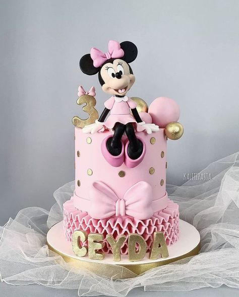 Birthday, Minnie Mouse, Disney, Pink Cake, Ruffles, Gold Polka Dots, Chocolate Spheres, Modeling - @kalitepasta Birthday Cake Minnie Mouse, Pink Minnie Mouse Cake, Mini Mouse Birthday Cake, Minnie Mouse Birthday Cake, Mouse Birthday Cake, Mickey Mouse Birthday Cake, Minnie Mouse Birthday Party Decorations, Minnie Mouse Birthday Cakes