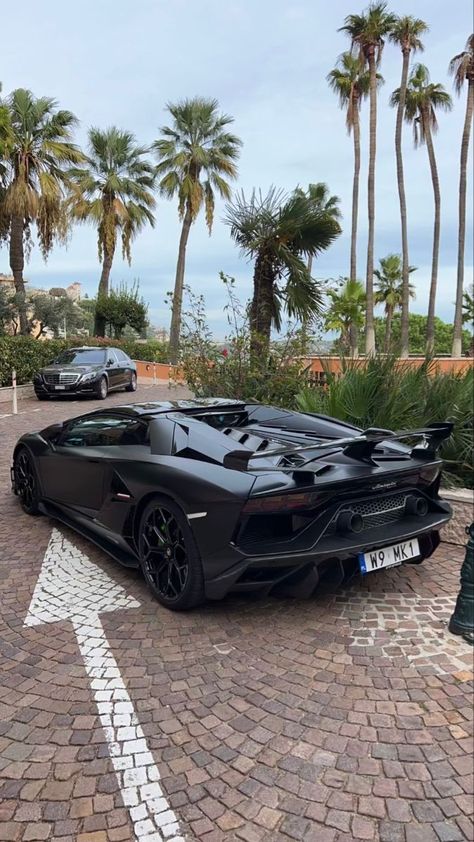 Demat Account, Car Deco, New Luxury Cars, Top Luxury Cars, Future Cars, Lux Cars, Cool Car Pictures, Big Car, Super Luxury Cars