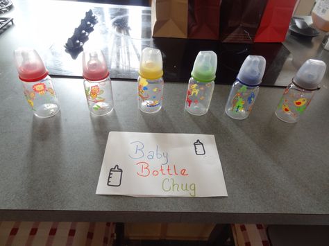 A fun baby shower game: Baby Bottle Chug. Fill the bottles with apple juice (or any drink really) and whoever finishes theirs first wins. It's much harder than it looks!! Best Baby Shower Games, Baby Shower Game Prizes, Pinterest Baby, Baby Shower Games Coed, Baby Shower Games Unique, Babyshower Party, Funny Baby Shower Games, Baby Shower Drinks