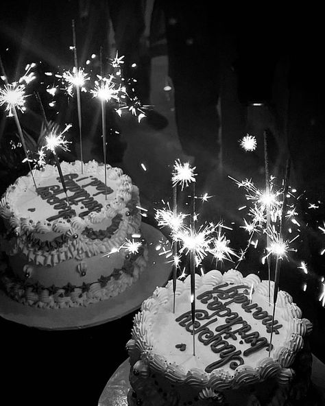 Tannu Kaur Gill’s husband birthday cake Husband Birthday Cake, Tannu Kaur Gill, Birthday Cake With Photo, Birthday Cakes For Her, House Of Balloons, Spotify Covers, 22nd Birthday, Glitter Party, 18th Birthday Party