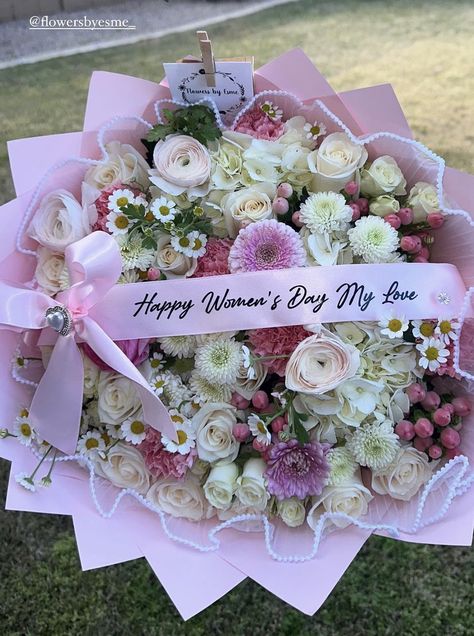 Mother’s Day Flower Bouquet, Pink Tulips Bouquet, Bouquet Business, Flowers Bouquet Ideas, Florist Ideas, Tulips Bouquet, Ribbon Flowers Bouquet, Birthday Flowers Bouquet, Mother's Day Bouquet