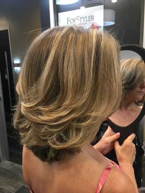 Blowout Layers Medium Length, Light Layers Haircut Medium Wavy, Wavy Bob With Layers, Medium Brown Wavy Hair Layers, Mid Length Hair With Layers Wavy Brown, Layered Bombshell Curls, Bob With Layers, Bob Wavy, Wavy Layers