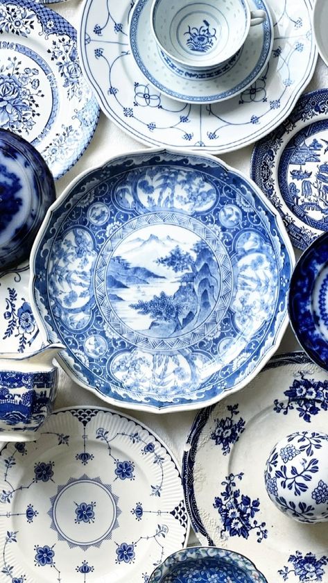 Blue Crockery, Beautiful Crockery, Blue And White Dinnerware, Cottagecore Kitchen, Blue Dishes, Liberty Blue, Blue Chinoiserie, Blue Transferware, Keramik Design