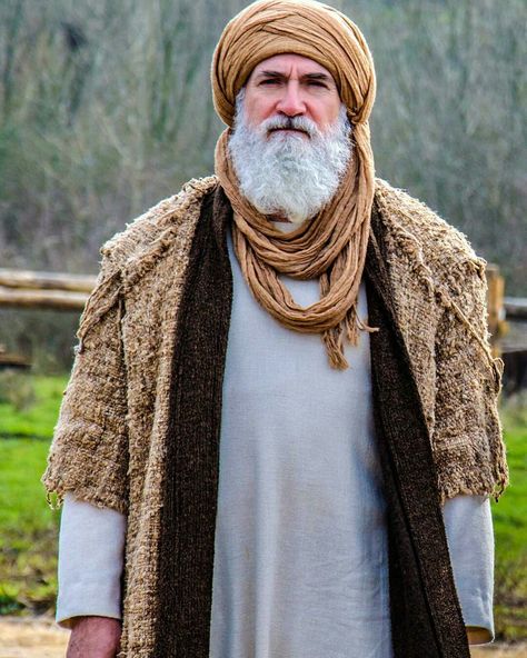 Ibn Arabi, spiritual advisor to the Kayi Ibnul Arabi, Ibn Arabi, Resurrection Ertugrul, Arab Dress, Middle Eastern History, Dirilis Ertugrul, Ertugrul Ghazi, Spiritual Advisor, Engagement Mehndi Designs