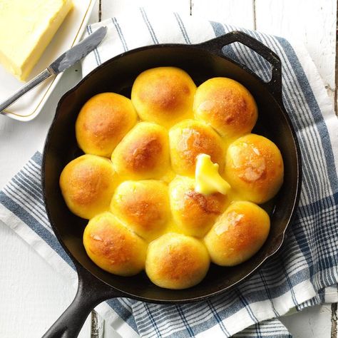 Squash Rolls, Recipe Butternut Squash, Iron Skillet Recipes, Skillet Recipes, Cast Iron Skillet Recipes, Dinner Rolls Recipe, Cast Iron Recipes, Butternut Squash Recipes, Cast Iron Cooking