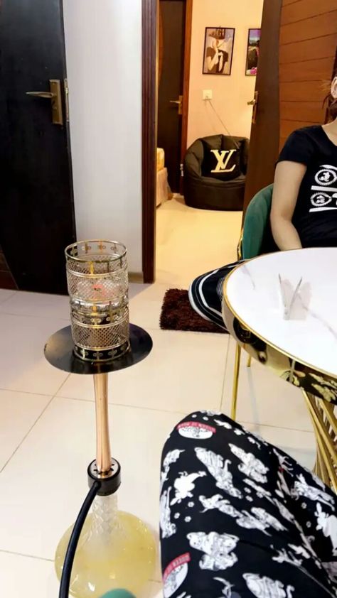 Sheesha Snapchat, Sheesha Snapchat Story, Cute Iphone Wallpaper Tumblr, Swag Wallpaper, Bad Girl Wallpaper, Best Casual Outfits, Silhouette Photography, Instagram Party, Beautiful Birthday Cakes