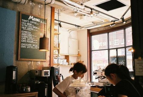 Contax T2, Film Camera Photography, Fotografi Vintage, 35mm Photography, Film Photography 35mm, Local Coffee, Local Coffee Shop, Cinematic Photography, Film Aesthetic